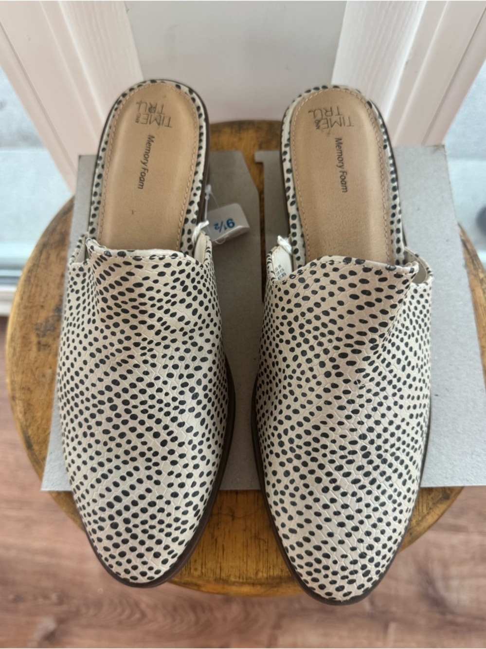 Time and Tru Women's Memory Foam Polka Dot Mules Size 9.5 low block 1.5 Inches - Picture 5 of 8